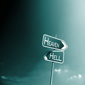 تابلویی در هوای طوفانی برای راهنمایی مسیر بهشت و جهنم